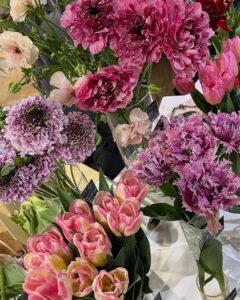 花とキャンドル。