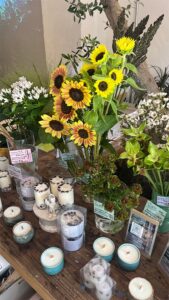 花とキャンドル。